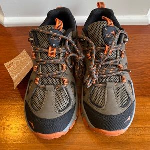 NWT Boys hiking shoes